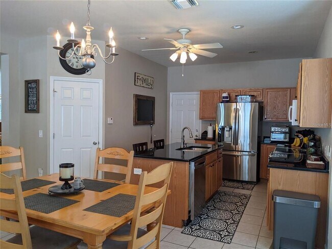 Building Photo - 5127 SW 40th Pl
