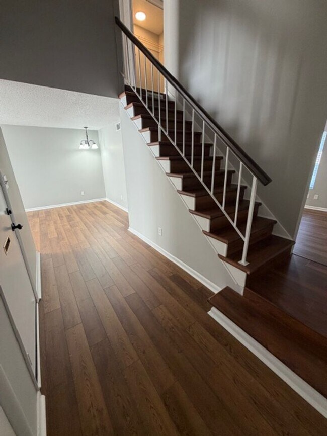 Foto del edificio - 142 Stoneridge Dr