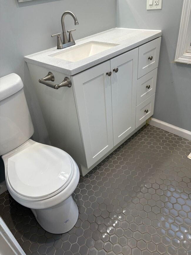 Building Photo - 9219 S Greenwood Ave