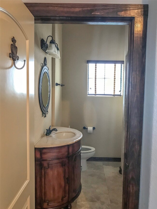 Building Photo - 1432 W 21st St