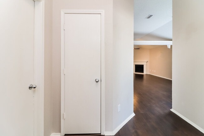 Building Photo - 2521 Nogales Dr