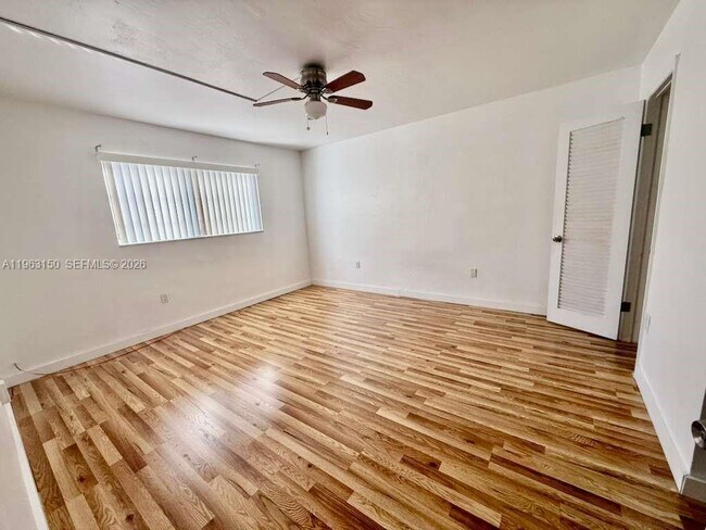 Foto del edificio - 1550 NE 191st St