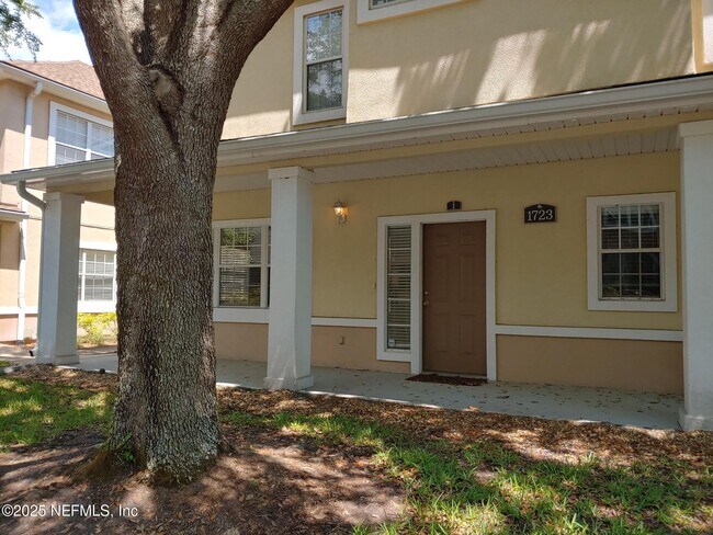 Foto del edificio - 1723 Forest Lake Cir W