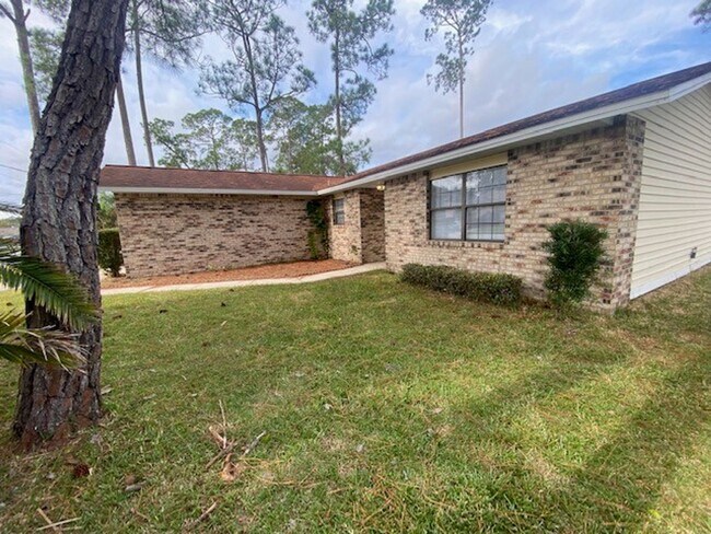 Foto del edificio - Charming 2-Bedroom, 2-Bath Single Family Home with 1 Car Garage- Fully Renovated House