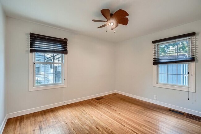 Foto del edificio - 5709 West Lake Street, Saint Louis Park, M...
