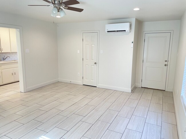 Building Photo - 1 Bedroom Available Now!