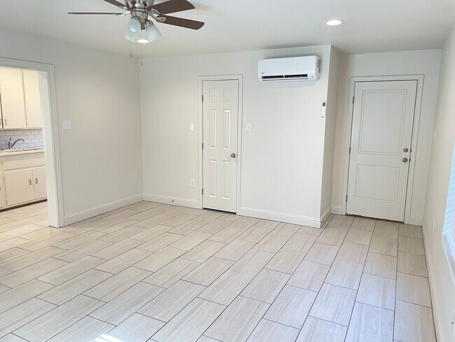 Foto del edificio - 1 Bedroom Available Now!