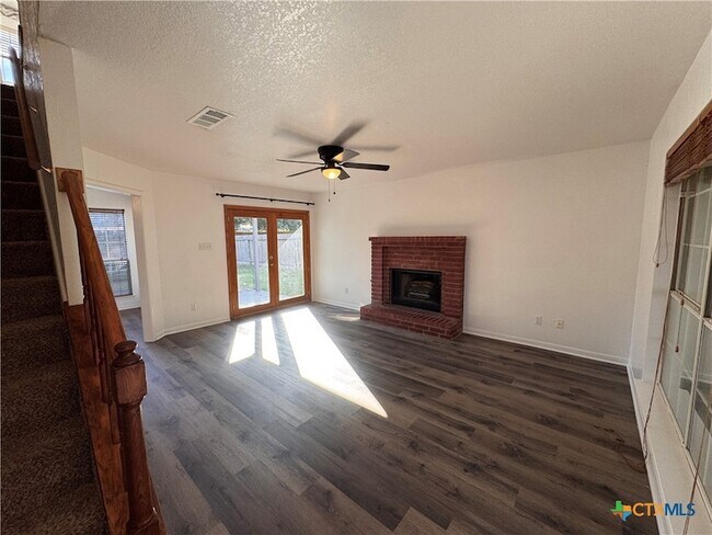 Building Photo - 609 Man O War Dr