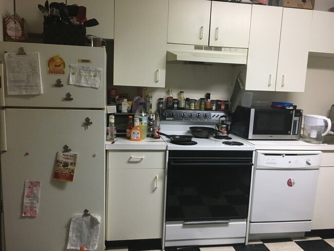 Building Photo - 606 Columbus Ave