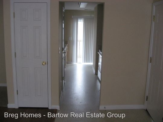 Building Photo - 1602 Stonehaven Cir