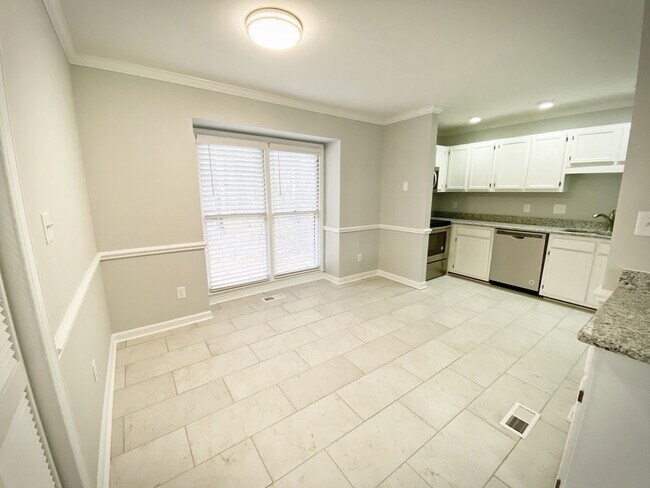 Foto del edificio - Beautifully Renovated 2 Bedroom 2 Bath in ...