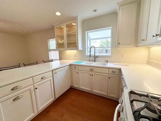 Building Photo - 3 Bdrm/1.5 Bath Craftsman Home in Downtown...