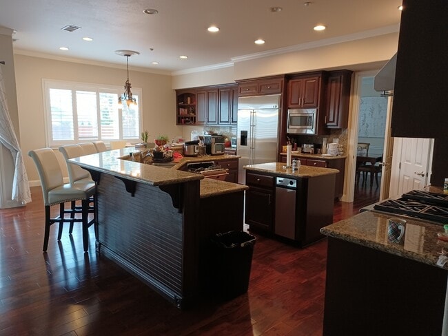 Building Photo - 2860 E Castle Pines Terrace