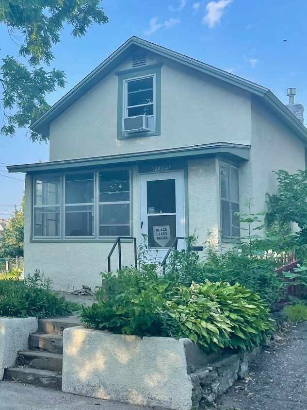 Primary Photo - 1205 3rd St NE