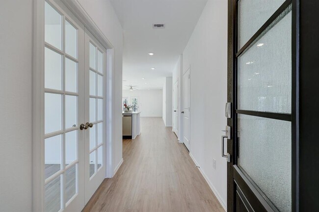 Building Photo - 10935 Water Hyssop Ln