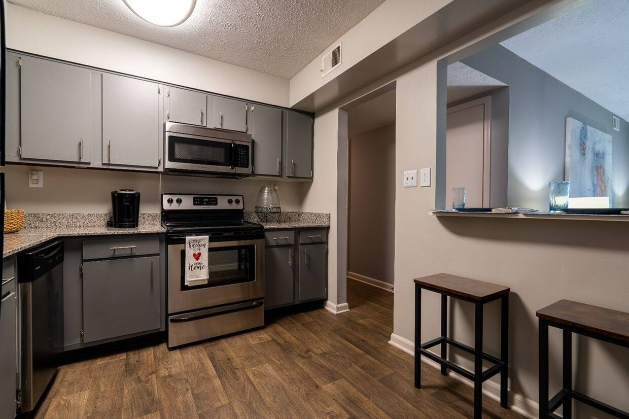 Modern Kitchen w/ Bar Space - Ashton Brook