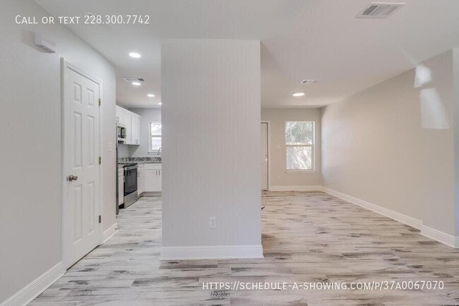 Foto del edificio - 233 Milray Ln