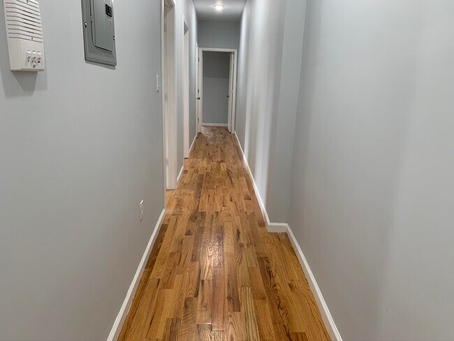 Foto del edificio - 452 Mallory Ave