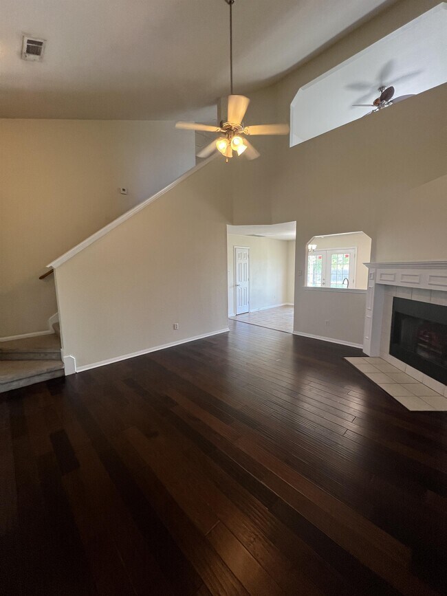 Building Photo - 3304 John Porter Dr