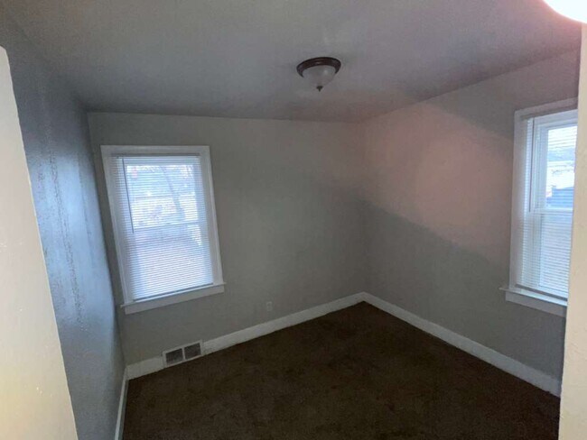 Building Photo - 583 E Kennett St