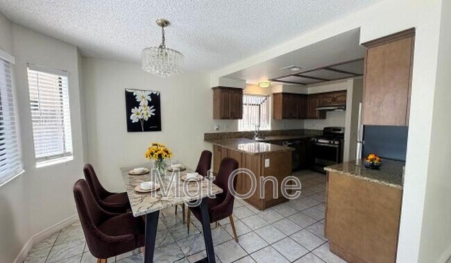 Foto del edificio - 13331 Barcelona Pl