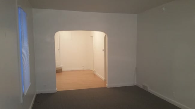 Building Photo - 214 6th St NW