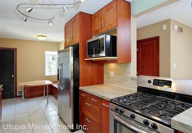 Building Photo - 3 br, 2 bath House - 21425 Mulholland Drive