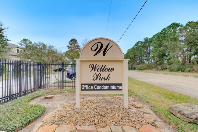 Building Photo - 12818 Willow Centre Dr