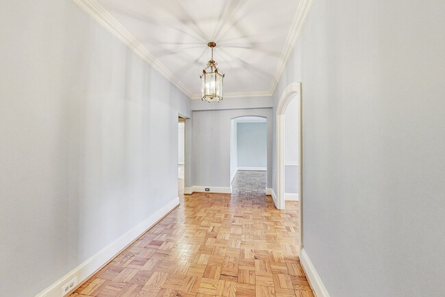 Building Photo - Elegant 2 Bedroom/ 2 Bath Unit in Westches...