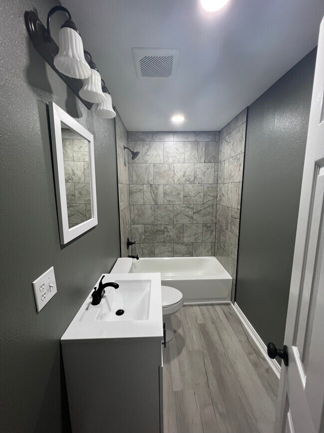 Baño - 121 Lloyd St