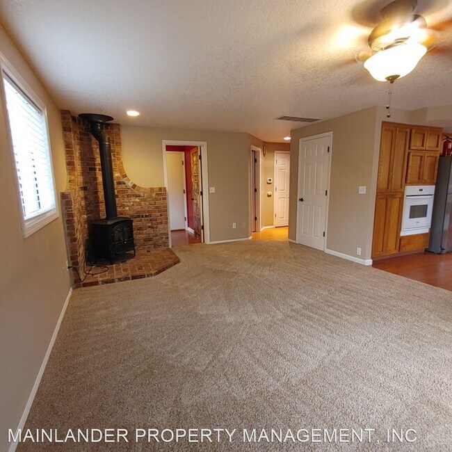 Building Photo - 30920 Willamette Way W