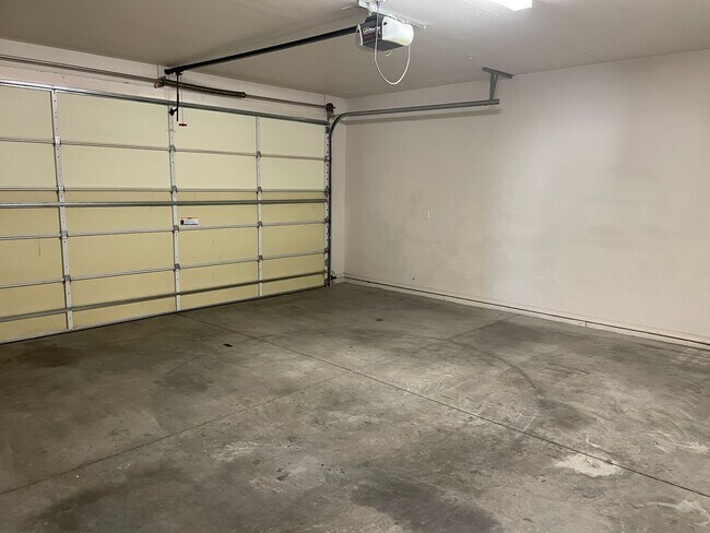 Building Photo - Unfurnished Long Term Duplex unit