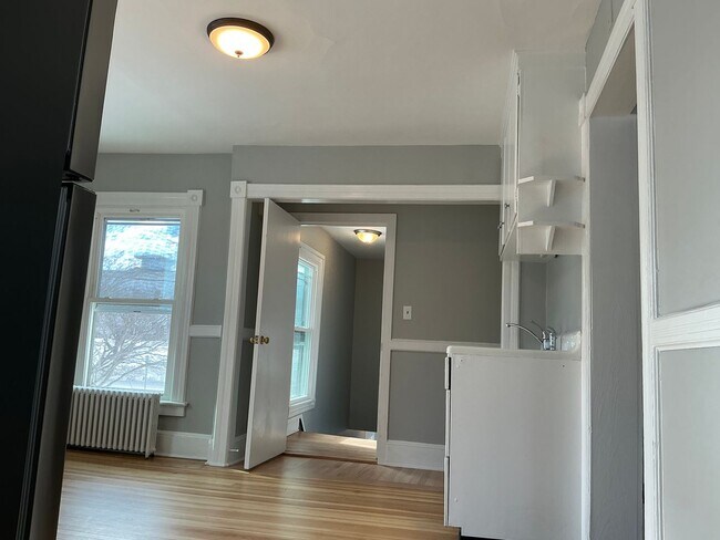 Building Photo - 160 S Main St