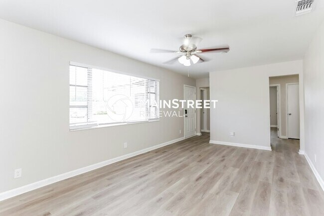 Foto del edificio - 3 Bedroom Pet-Friendly Home in Jacksonville, FL with Main Street Renewal