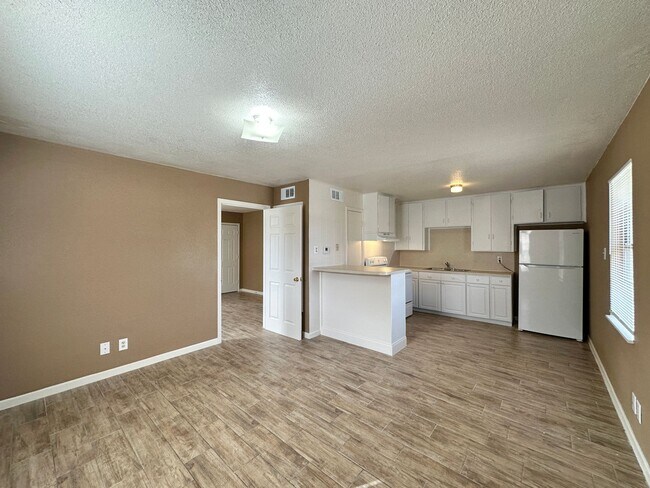 Foto del edificio - 1807 N W S Young Dr