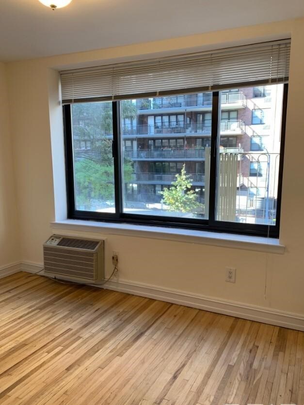 Primary Photo - 1570 1st Avenue