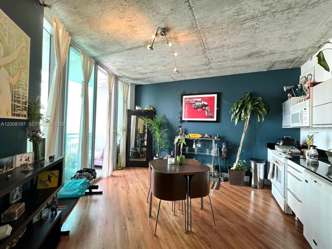 Foto del edificio - 690 SW 1st Ct