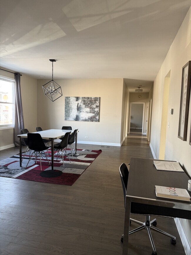 Foto del edificio - 1615 W Lawrence Ave