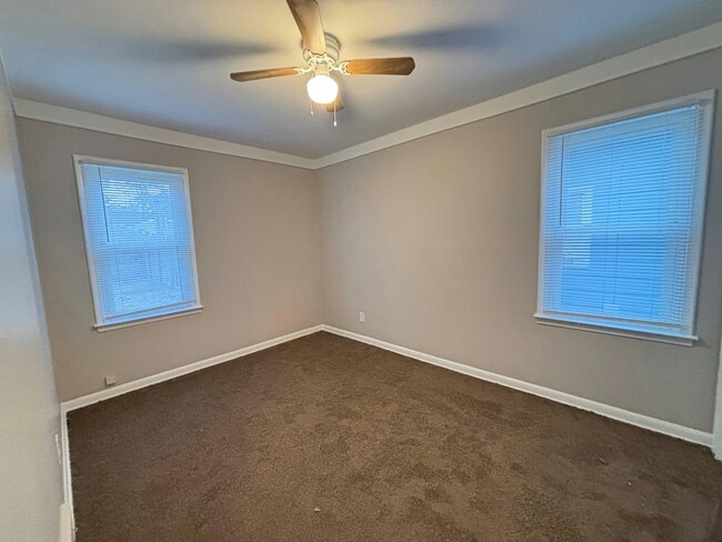 Building Photo - 11268 Lozier Ave