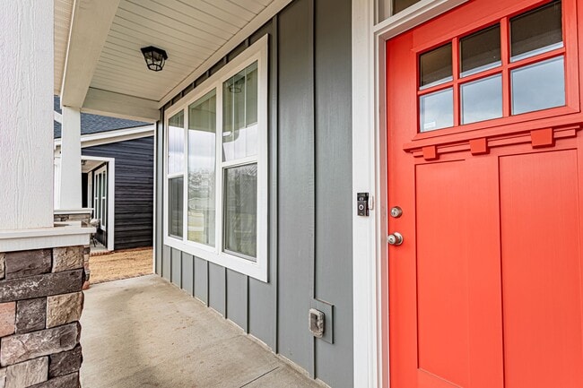 Building Photo - Price Improvement! Newer Home in Blue Ridg...