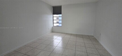 Building Photo - 9688 Fontainebleau Blvd