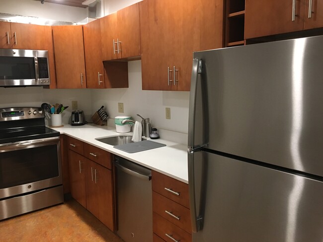 Kitchen w/ refrigerator, dishwasher, range, microwave & fully furnished - 2318 NE 51st St
