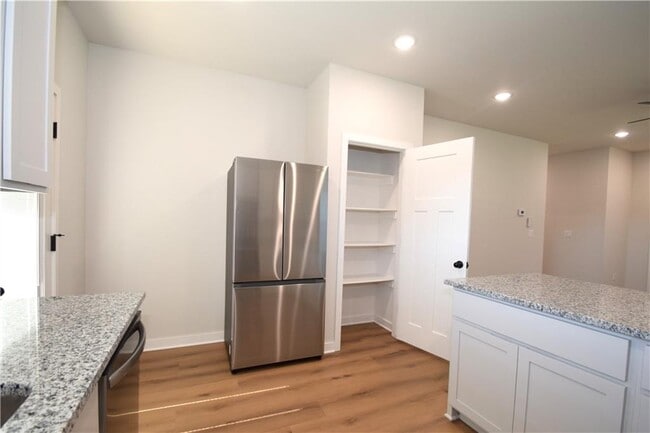 Foto del edificio - 540 Cosmos St