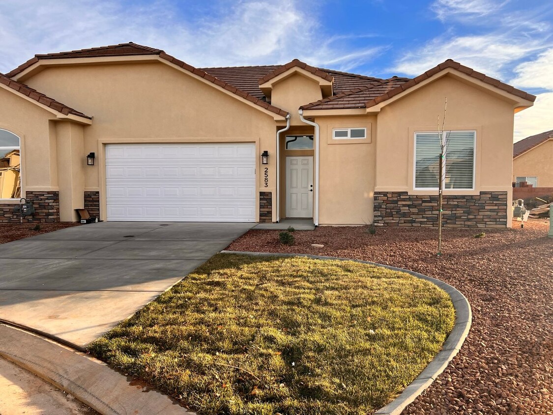 Foto principal - Townhome in Hurricane