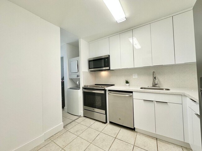 Building Photo - 8051 S Colony Cir