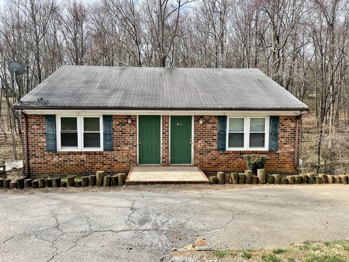 Primary Photo - 174 Lee Pl