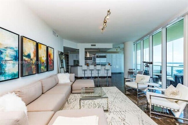Foto del edificio - 100 South Pointe Dr
