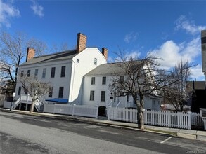 Building Photo - 140 Clinton St