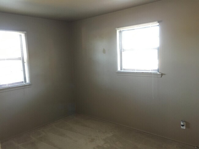 Foto del edificio - 1410 E Pitman Ave