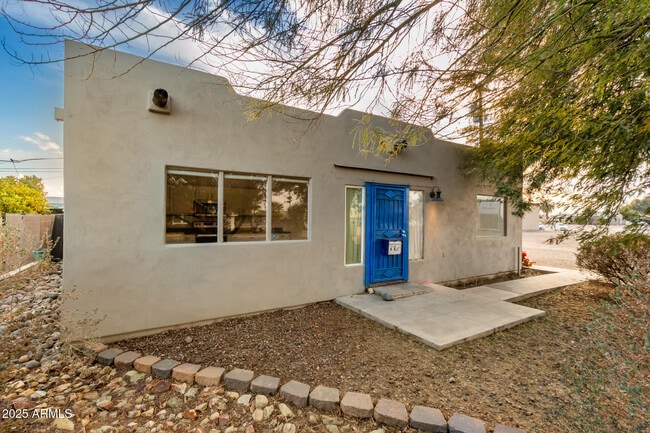 Building Photo - 407 E Eason Ave